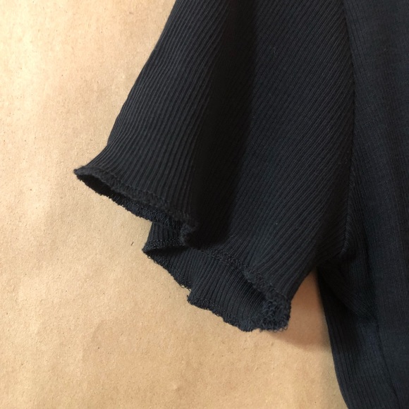 Zara Ribbed Scoop Neck Lettuce Hem Crop Top with Contrast Trim - Picture 4 of 7